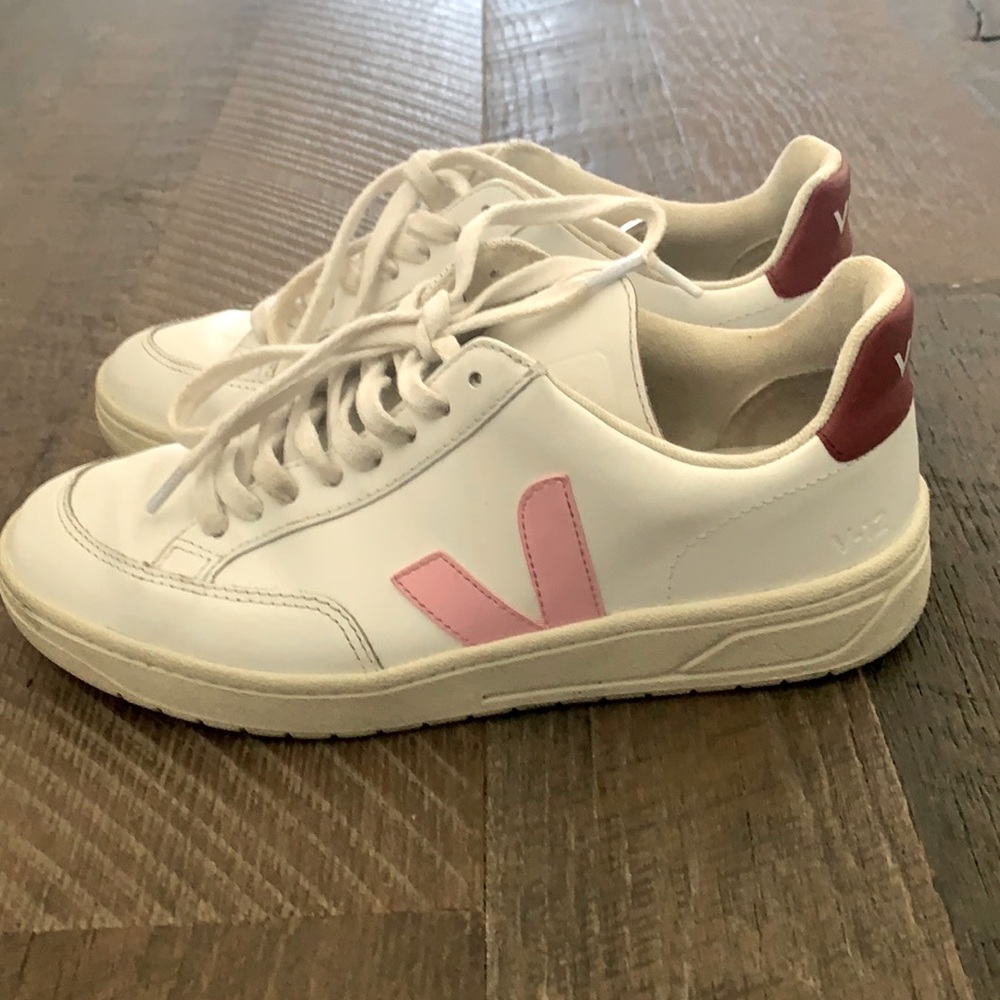 Veja V-12 Leather Trainers Pink